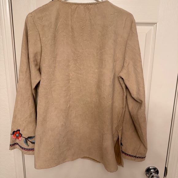 Tantrums Beige top with Floral Embroidery
Boho Vintage Hippie Tunic - Picture 2 of 6